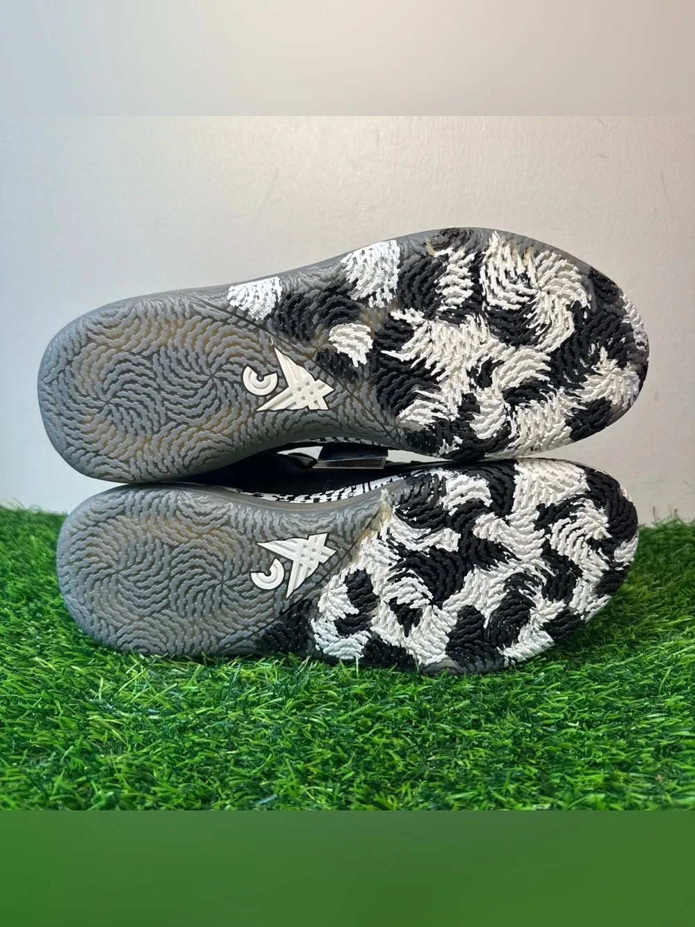 Crossover Culture Varsity Low Black White Men’s Size 10.5 Sneakers